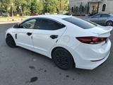 Hyundai Elantra 2018 года за 6 800 000 тг. в Астана – фото 2