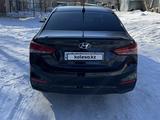 Hyundai Solaris 2017 года за 6 000 000 тг. в Актобе – фото 2