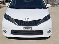 Toyota Sienna 2015 года за 9 400 000 тг. в Атырау