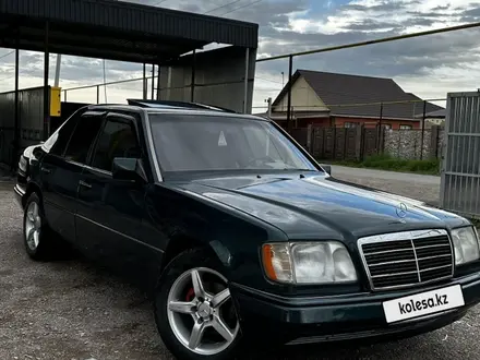 Mercedes-Benz E 220 1995 года за 2 350 000 тг. в Алматы – фото 2