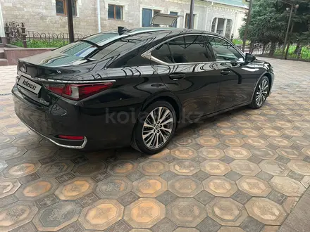Lexus ES 250 2018 года за 18 800 000 тг. в Шымкент – фото 3
