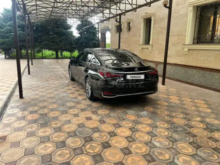 Lexus ES 250 2018 года за 18 800 000 тг. в Шымкент – фото 4
