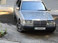 Mercedes-Benz E 230 1989 годаfor800 000 тг. в Усть-Каменогорск