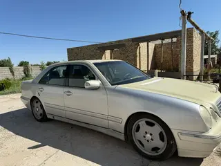 Mercedes-Benz E 320