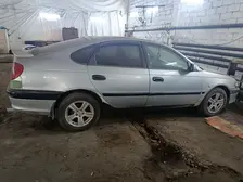 Toyota Avensis, 1998