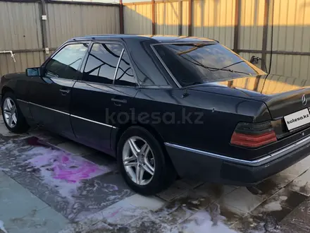 Mercedes-Benz E 230 1992 года за 1 200 000 тг. в Костанай – фото 2