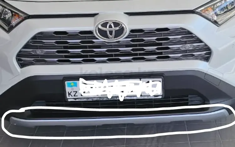 Накладка бампера на Toyota Rav 4 2021үшін33 450 тг. в Шымкент