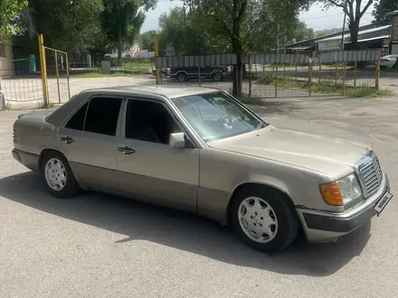 Mercedes-Benz E 230 1991 года за 1 100 000 тг. в Алматы