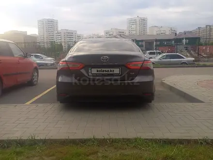 Toyota Camry 2018 года за 11 700 000 тг. в Астана – фото 4