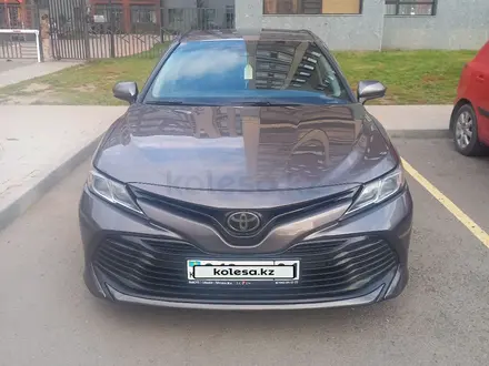 Toyota Camry 2018 года за 11 700 000 тг. в Астана