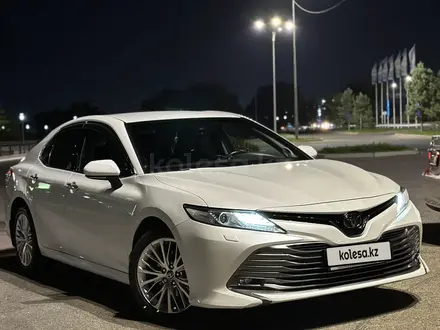 Toyota Camry 2020 года за 14 200 000 тг. в Тараз