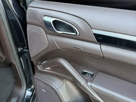Porsche Cayenne 2014 года за 24 000 000 тг. в Астана – фото 40
