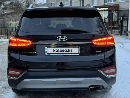 Hyundai Santa Fe 2020 года за 14 700 000 тг. в Актобе – фото 3