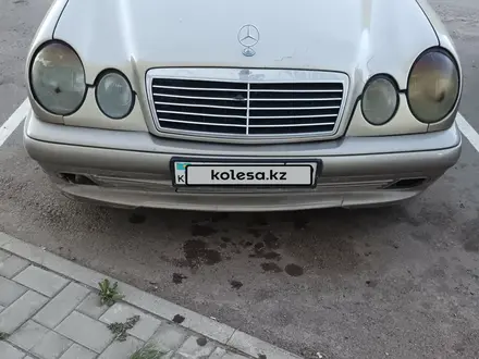 Mercedes-Benz E 240 1999 года за 2 000 000 тг. в Караганда