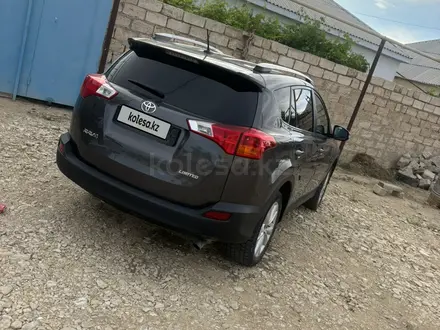 Toyota RAV4 2015 года за 7 600 000 тг. в Актау