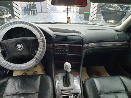 BMW 740 1998 года за 5 000 000 тг. в Уральск – фото 7