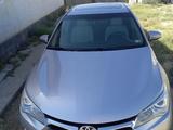 Toyota Camry 2015 года за 7 500 000 тг. в Кульсары – фото 2
