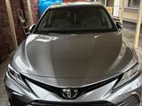 Toyota Camry 2023 года за 17 400 000 тг. в Алматы