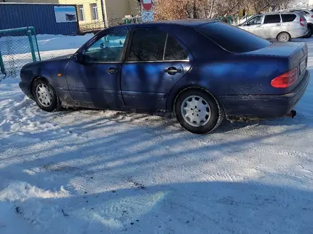 Mercedes-Benz E 200 1998 года за 1 999 000 тг. в Аршалы – фото 3