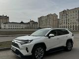 Toyota RAV4 2021 годаfor17 500 000 тг. в Астана – фото 2