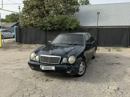 Mercedes-Benz E 230 1996 года за 1 000 000 тг. в Алматы
