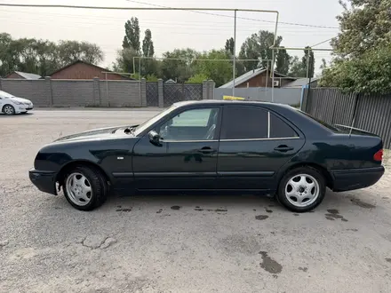 Mercedes-Benz E 230 1996 года за 1 000 000 тг. в Алматы – фото 2