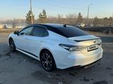 Toyota Camry 2021 года за 13 650 000 тг. в Усть-Каменогорск – фото 3