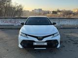 Toyota Camry 2021 года за 13 650 000 тг. в Усть-Каменогорск