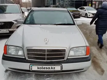 Mercedes-Benz C 180 1994 года за 2 100 000 тг. в Астана – фото 2