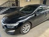 Chevrolet Malibu 2020 года за 9 300 000 тг. в Алматы – фото 2