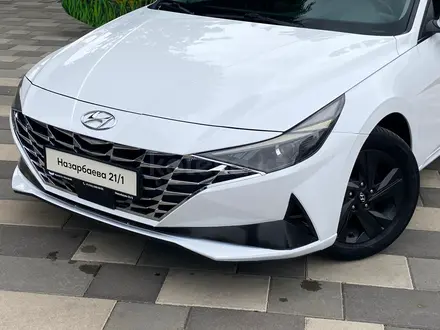 Hyundai Elantra 2023 года за 7 290 000 тг. в Алматы – фото 2