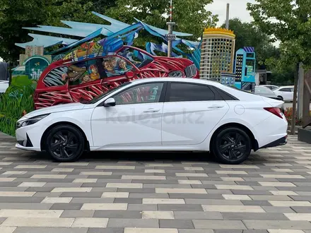 Hyundai Elantra 2023 года за 7 290 000 тг. в Алматы – фото 4