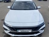 Hyundai Elantra 2023 годаfor8 600 000 тг. в Астана – фото 2