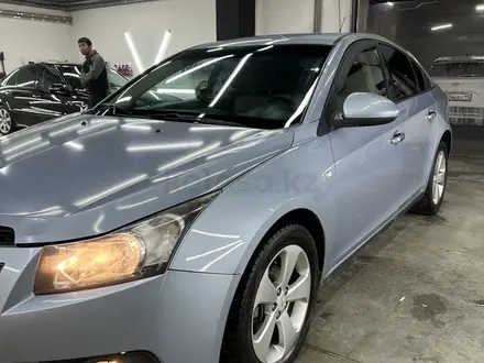 Chevrolet Cruze 2010 года за 3 500 000 тг. в Астана – фото 2