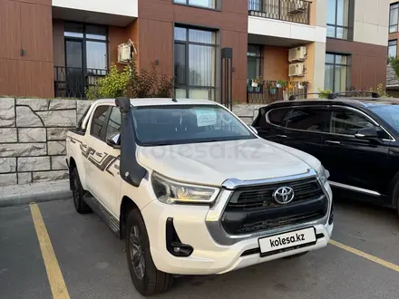 Toyota Hilux 2021 года за 22 900 000 тг. в Алматы – фото 2