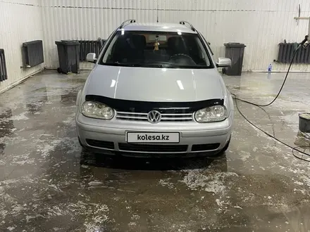 Volkswagen Golf 2004 года за 3 500 000 тг. в Астана – фото 2