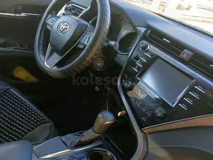 Toyota Camry 2018 года за 10 950 000 тг. в Костанай – фото 15