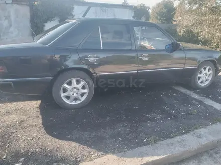 Mercedes-Benz E 230 1992 года за 1 500 000 тг. в Семей – фото 2