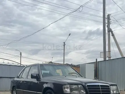 Mercedes-Benz E 220 1994 года за 3 300 000 тг. в Жезказган