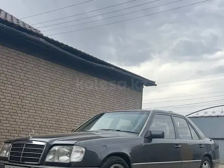 Mercedes-Benz E 220 1994 года за 3 300 000 тг. в Жезказган – фото 7