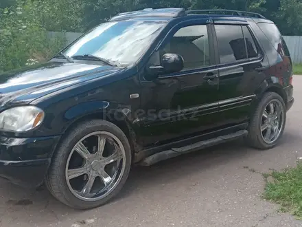 Mercedes-Benz ML 320 2001 года за 5 000 000 тг. в Степногорск – фото 2