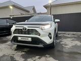 Toyota RAV4 2020 года за 17 000 000 тг. в Шымкент – фото 2