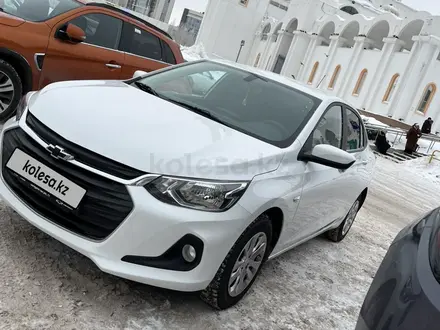 Chevrolet Onix 2023 года за 6 200 000 тг. в Астана – фото 2