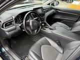 Toyota Camry 2021 года за 12 900 000 тг. в Алматы – фото 4