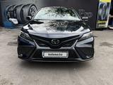 Toyota Camry 2021 года за 12 900 000 тг. в Алматы – фото 3