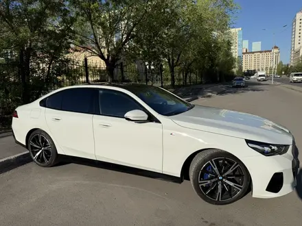 BMW 530 2024 года за 38 900 000 тг. в Астана – фото 3