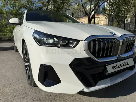 BMW 530 2024 года за 38 900 000 тг. в Астана – фото 9