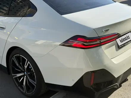BMW 530 2024 года за 38 900 000 тг. в Астана – фото 12