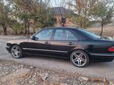 Mercedes-Benz E 320 2000 года за 3 900 000 тг. в Шымкент – фото 2