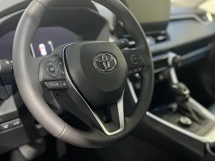 Toyota RAV4 Luxe 2023 года за 22 240 000 тг. в Актобе – фото 13
